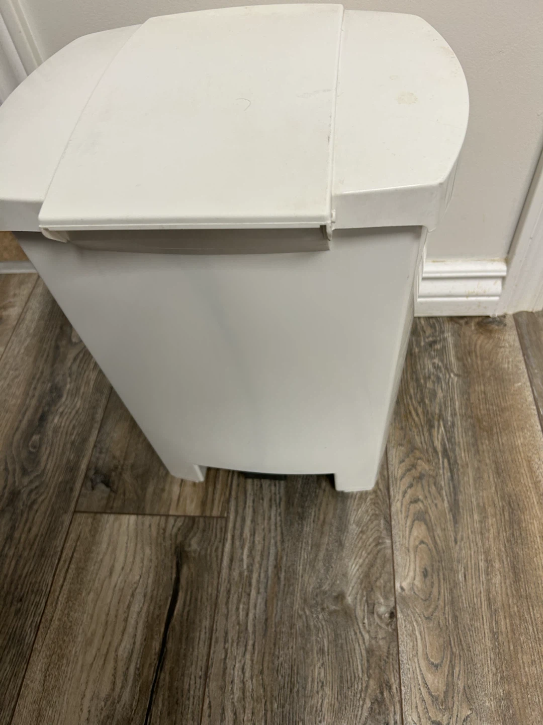 White Foot-Pedal Garbage Bin