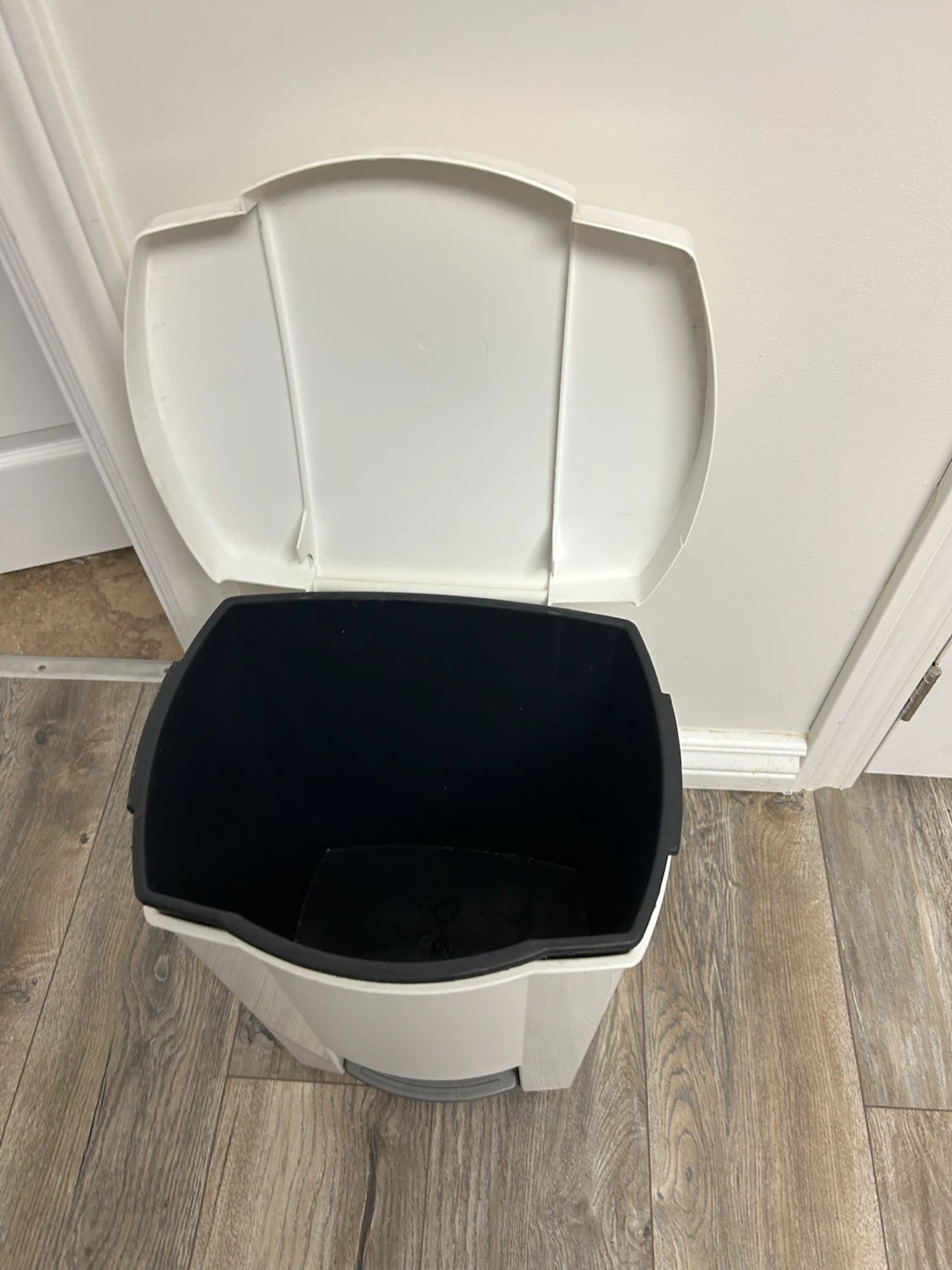 White Foot-Pedal Garbage Bin - photo 2