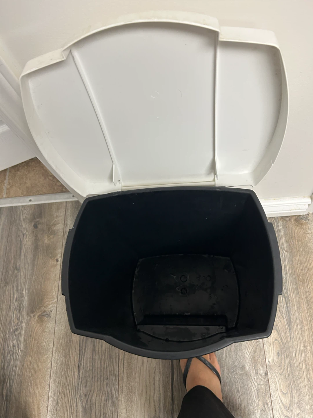 White Foot-Pedal Garbage Bin - photo 3