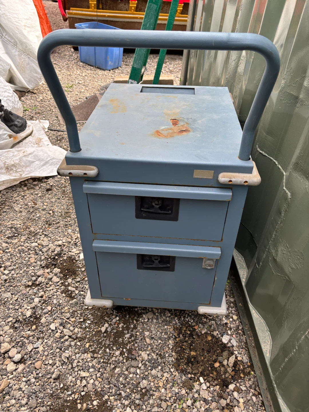 Metal SAFE, bullet proof