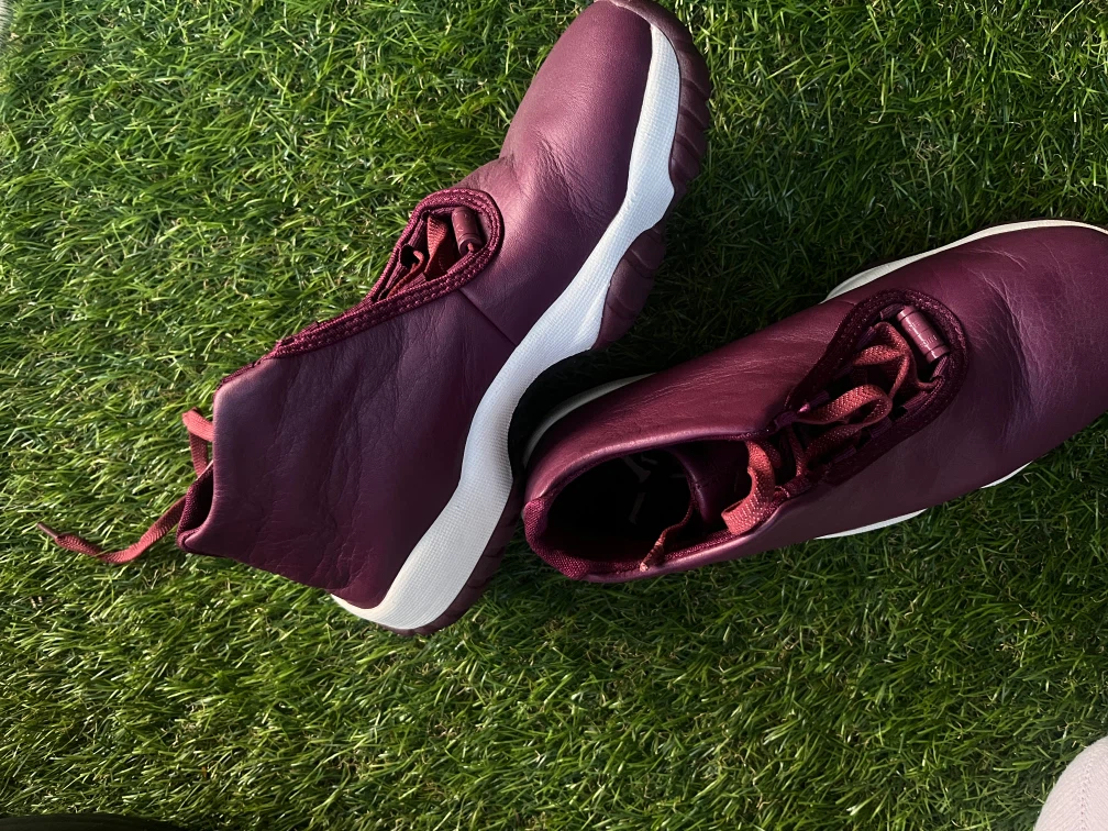 Jordan 11 Retro Bordeaux Sneakers - photo 3