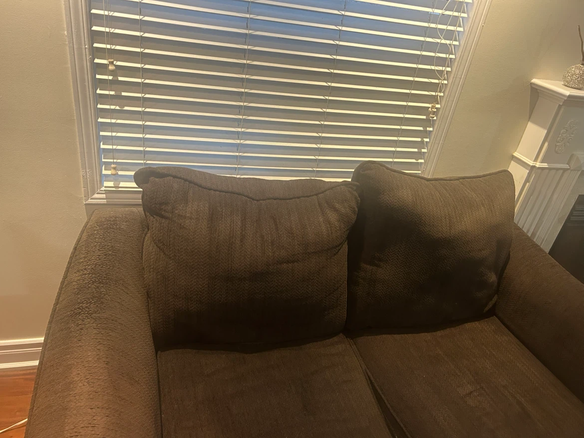 Couch - photo 3