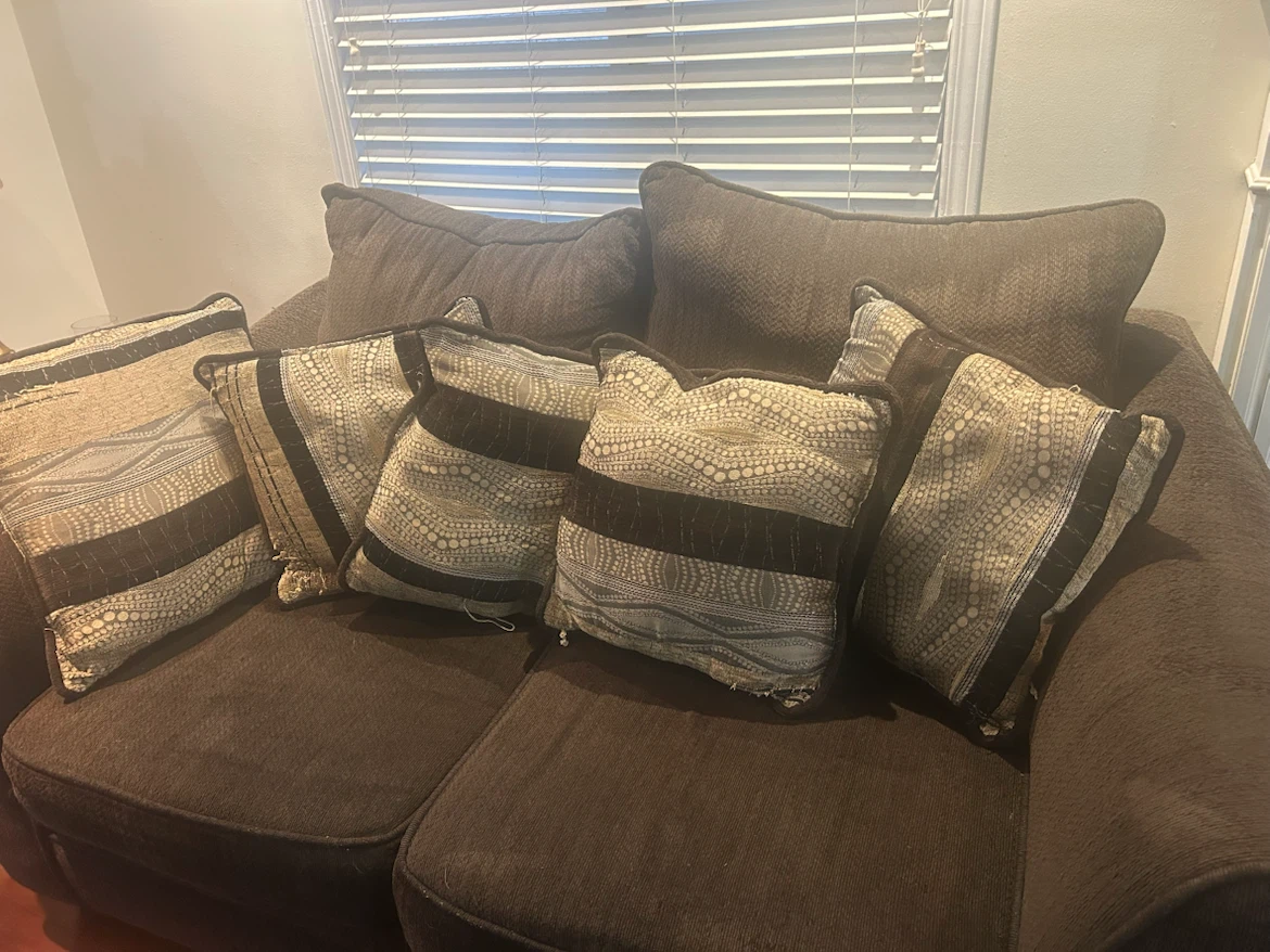 Couch - photo 4