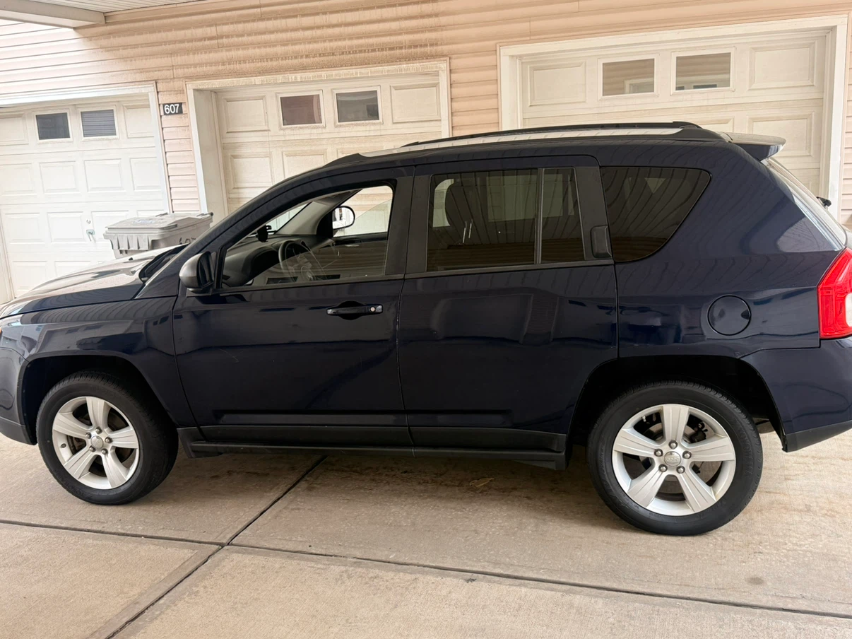 Jeep Compass 4x4 SUV - photo 3