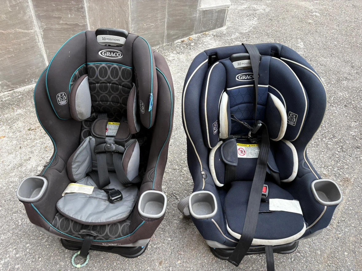 2 car seats