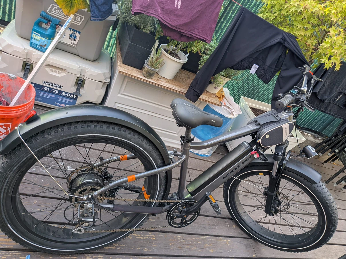 Rad Power Bikes E-bike Comes with 2 batteries and WORTH 2500 - photo 3