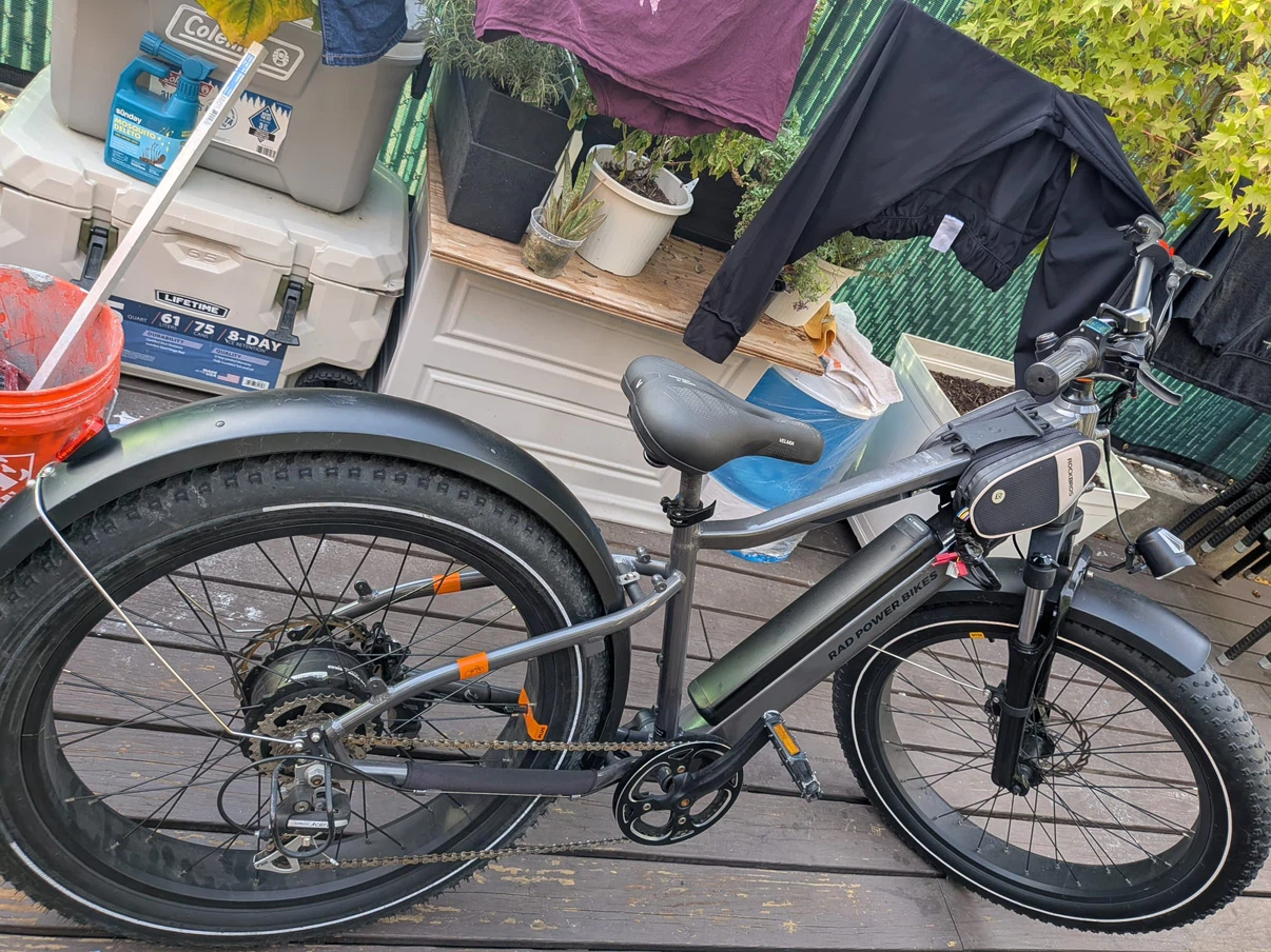 Rad Power Bikes E-bike Comes with 2 batteries and WORTH 2500 - photo 4