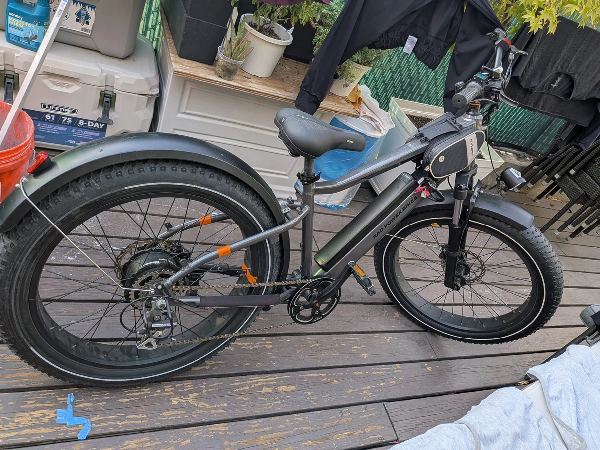 Rad Power Bikes E-bike Comes with 2 batteries and WORTH 2500 - photo 5