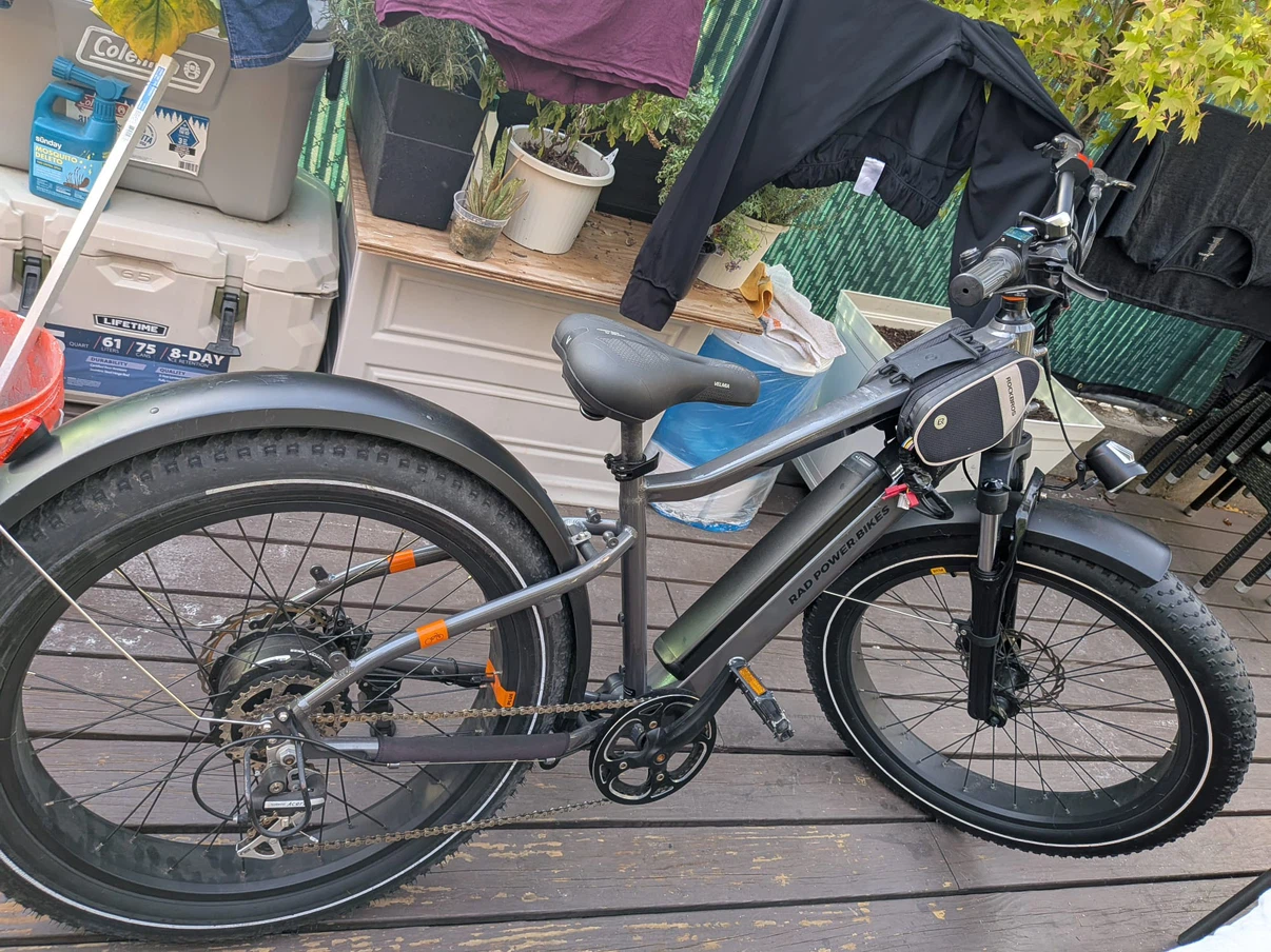 Rad Power Bikes E-bike Comes with 2 batteries and WORTH 2500