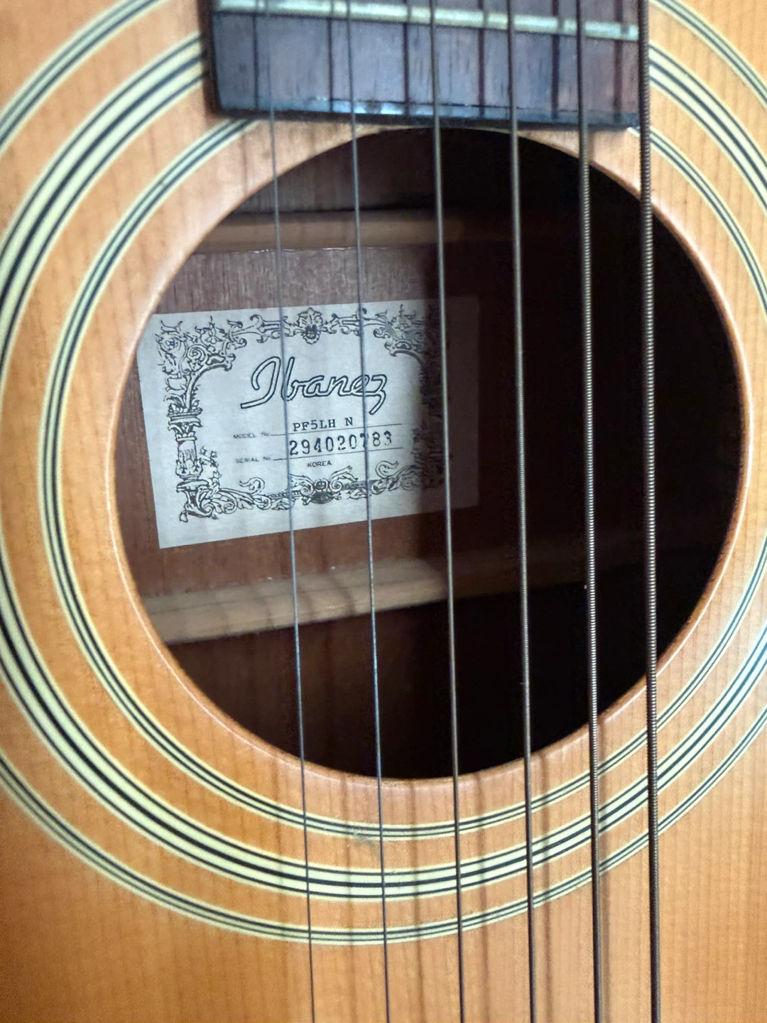 Left-handed Ibanez acoustic + wall hanger - photo 2