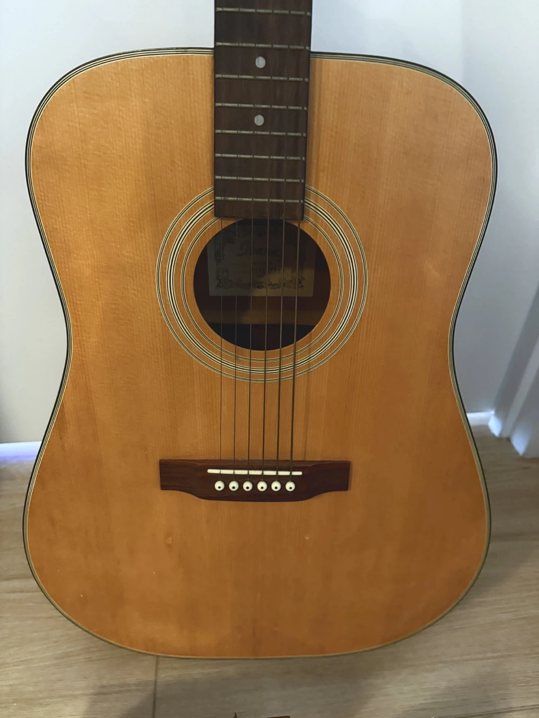 Left-handed Ibanez acoustic + wall hanger - photo 4