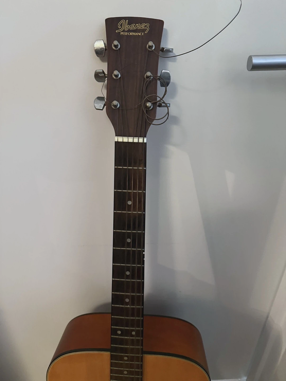 Left-handed Ibanez acoustic + wall hanger - photo 5