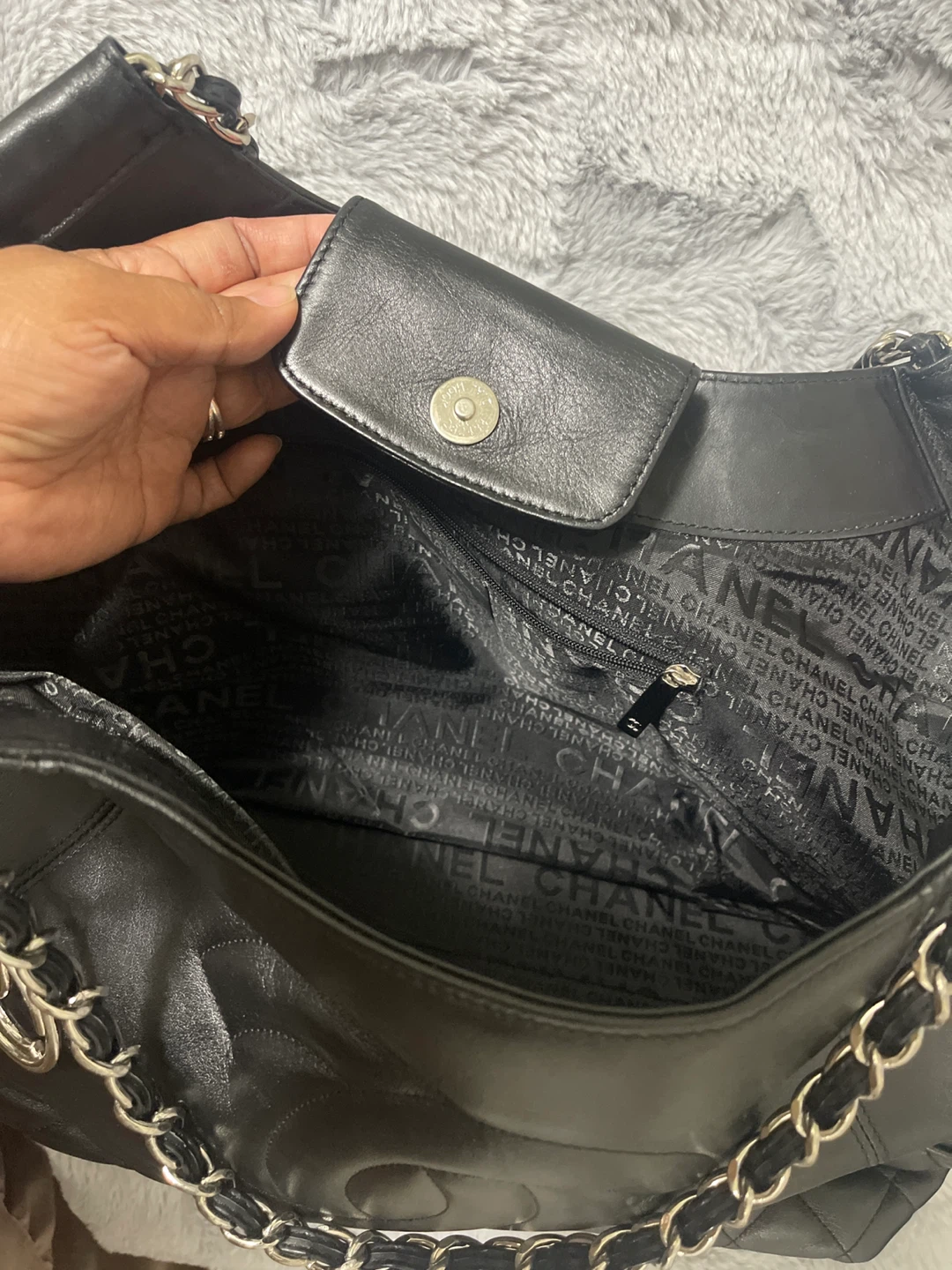 Chanel Black Quilted Leather Handbag - photo 2