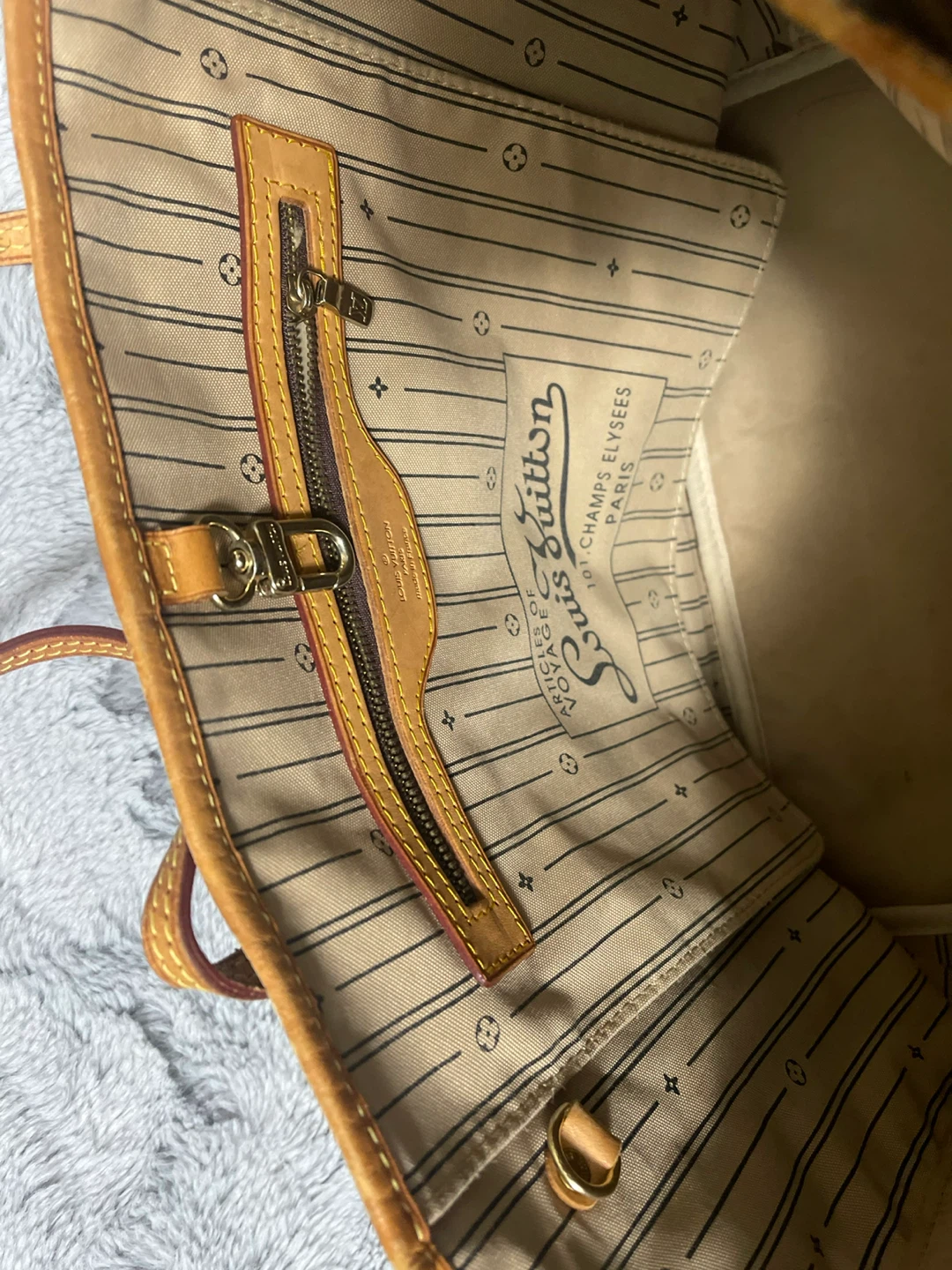 Louis Vuitton Neverfull Tote Bag - photo 2