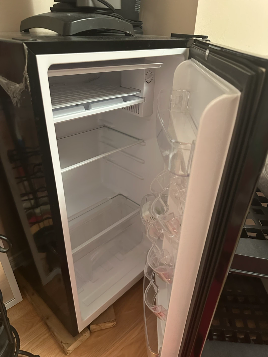 Hamilton Beach Mini Fridge - photo 2