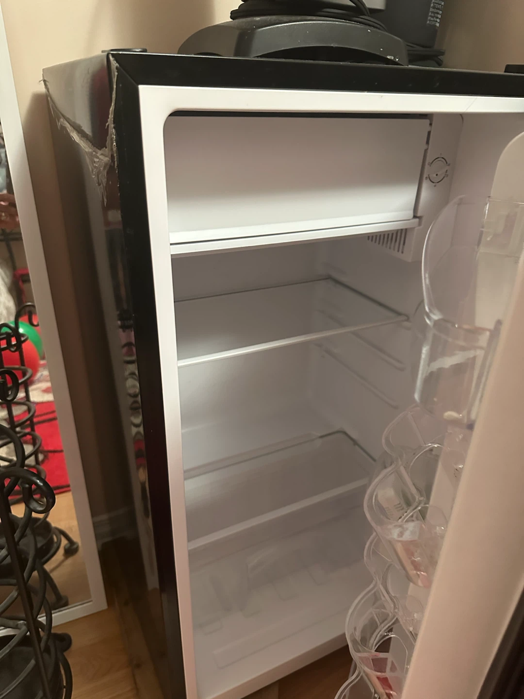 Hamilton Beach Mini Fridge - photo 4