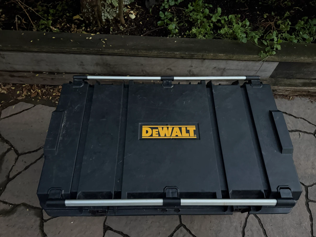 DEWALT Tough Chest 38-inch 238.5L Mobile Tool Box - photo 4