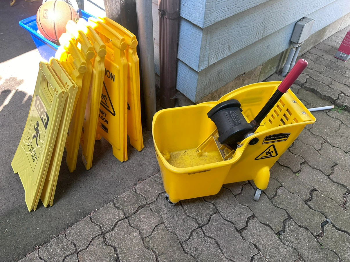 Rubbermaid Mop Bucket and Caution Sign Set - photo 2
