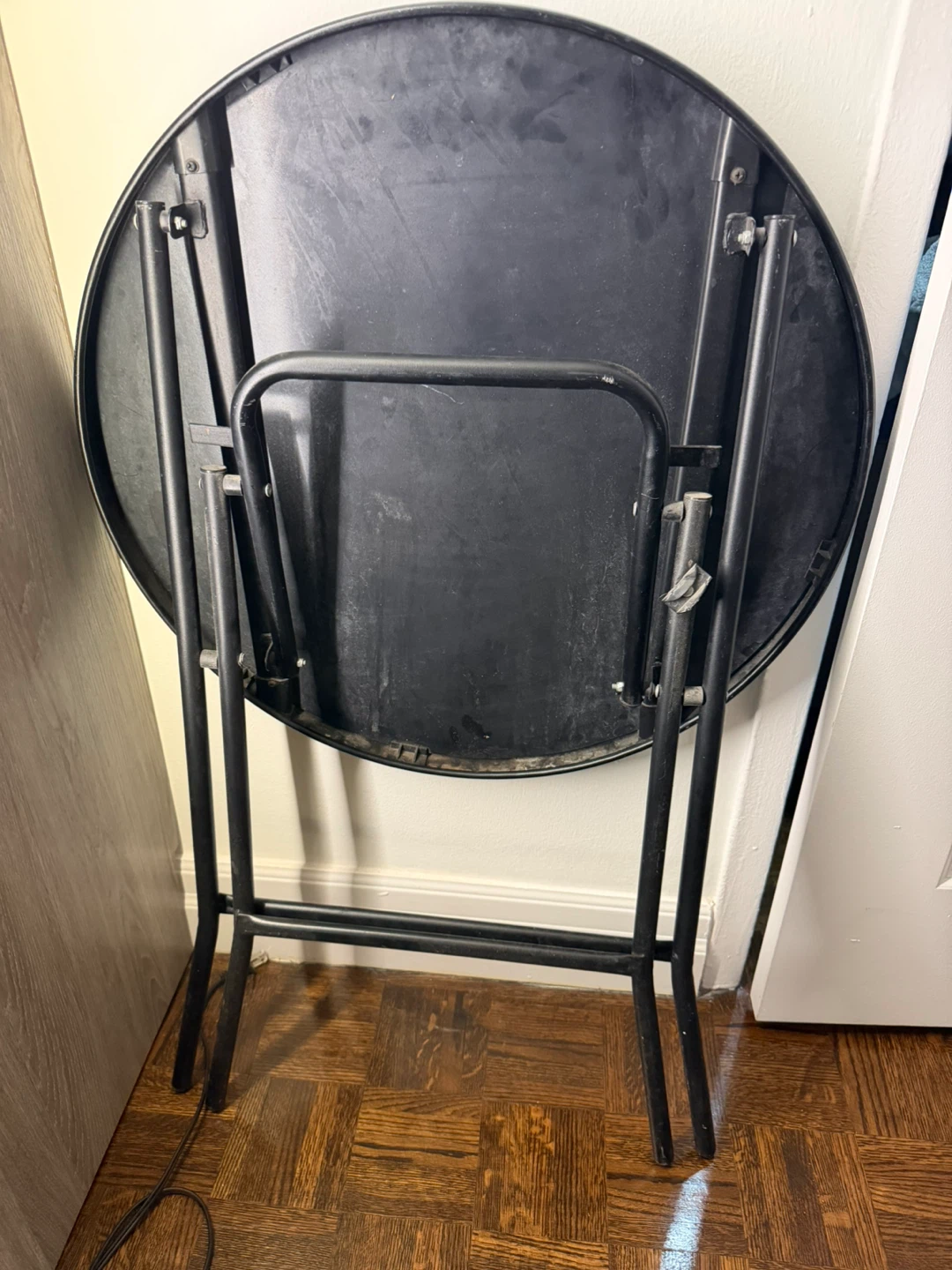 Black round folding table - photo 2