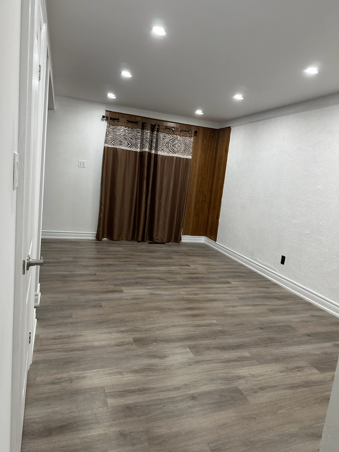 Walkout Basement apartment - photo 3