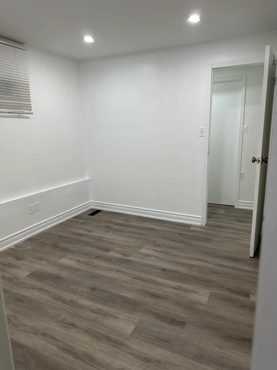 Walkout Basement apartment - photo 5
