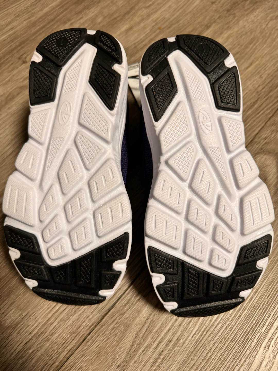 Boys running shoes sz 1 new firm price.other sizes available - photo 3