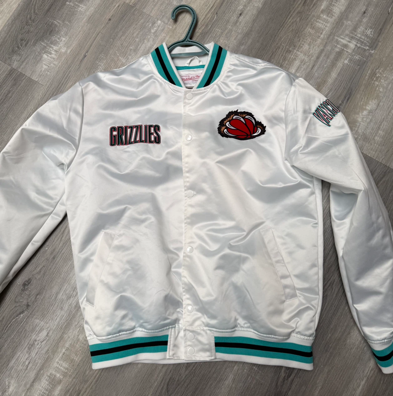 Mitchell & Ness Vancouver Grizzlies Satin Jacket - photo 2