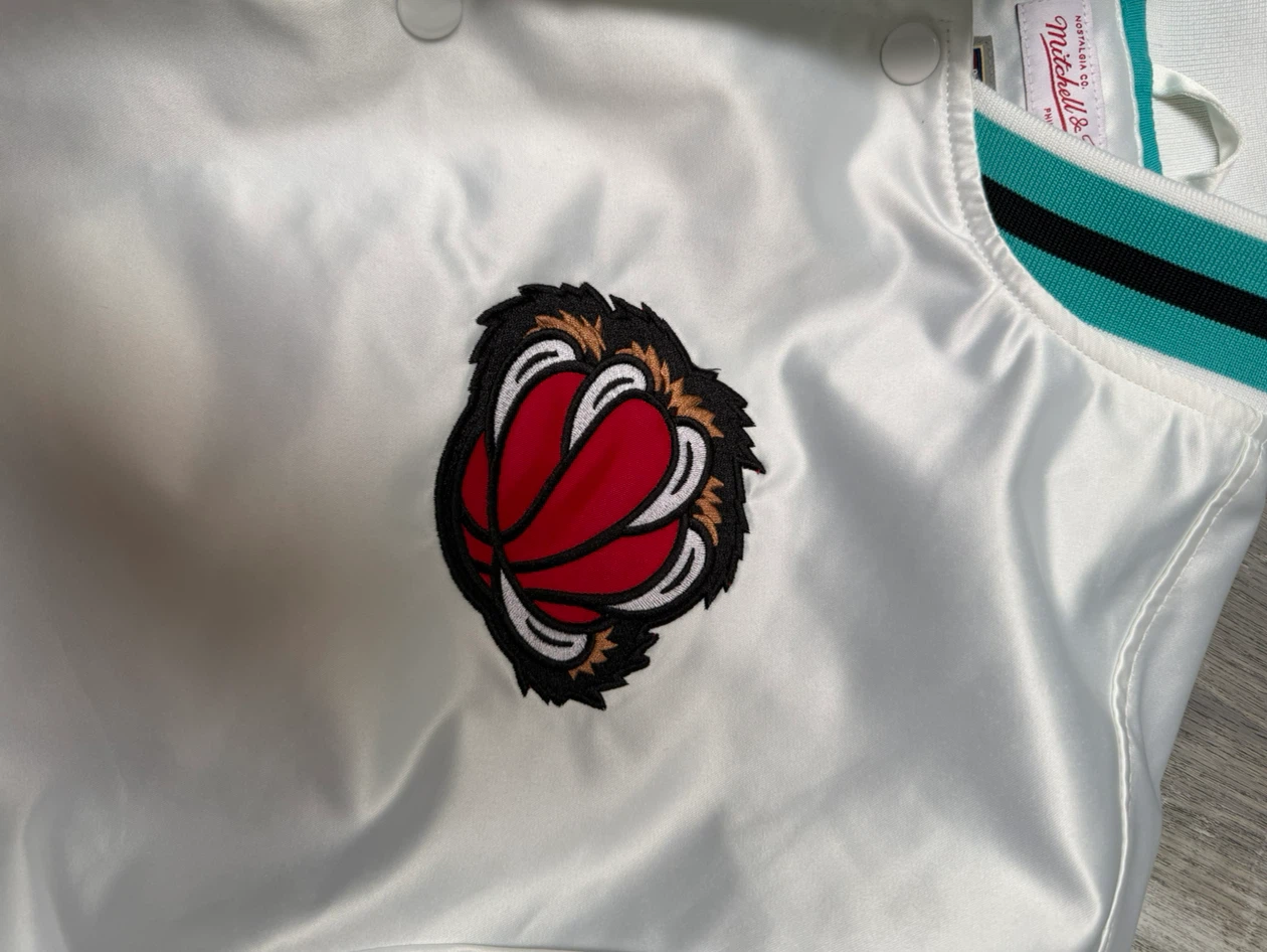 Mitchell & Ness Vancouver Grizzlies Satin Jacket - photo 4