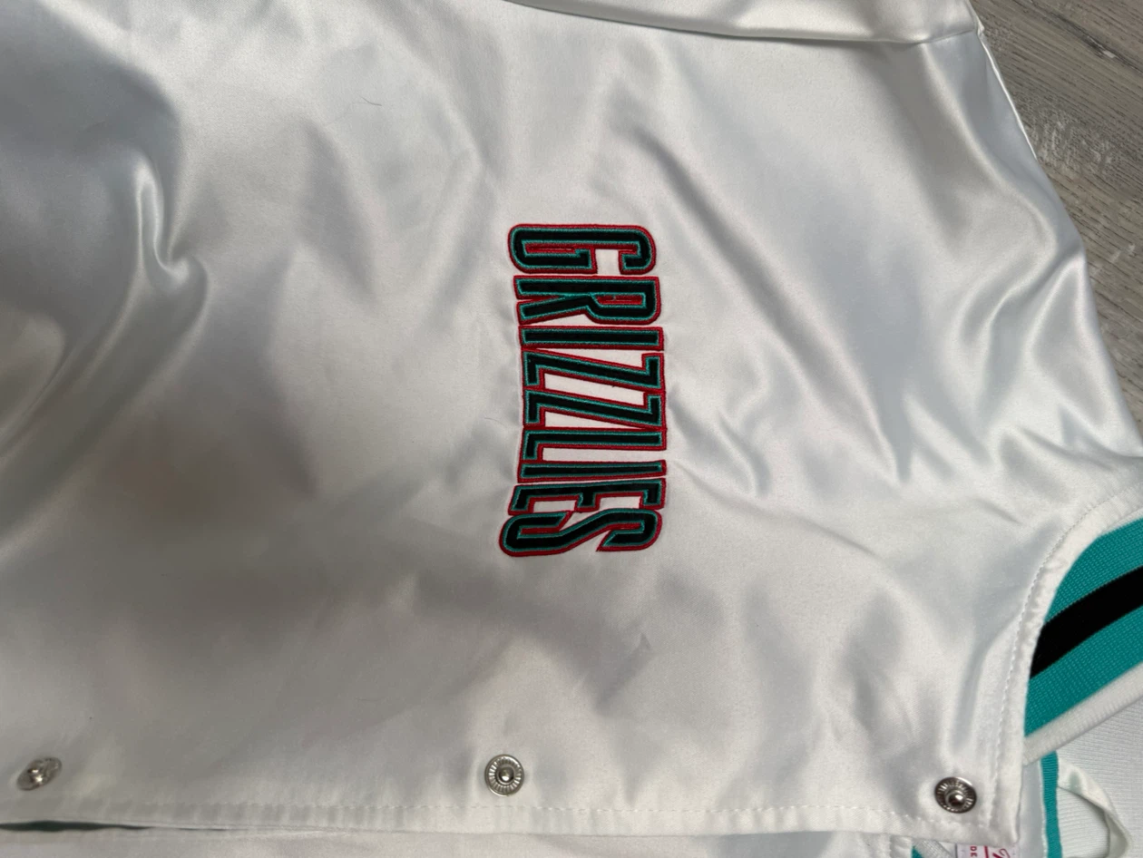 Mitchell & Ness Vancouver Grizzlies Satin Jacket - photo 5