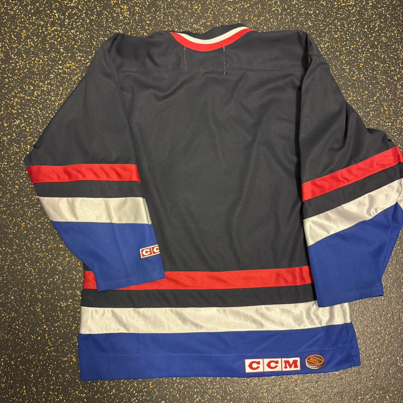 CCM Vancouver Canucks Jersey - Size Medium - photo 3