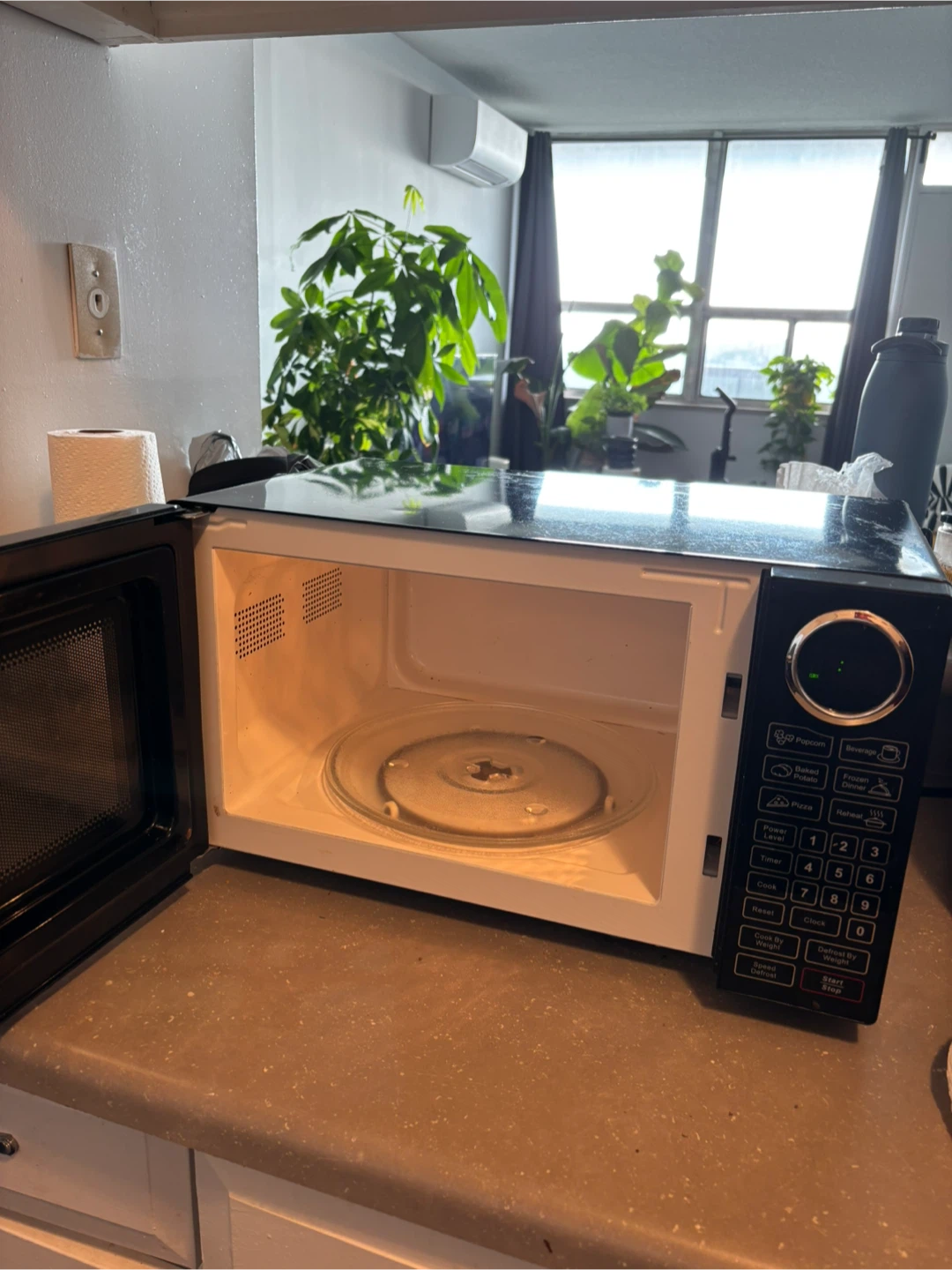 RCA Black Countertop Microwave - photo 2