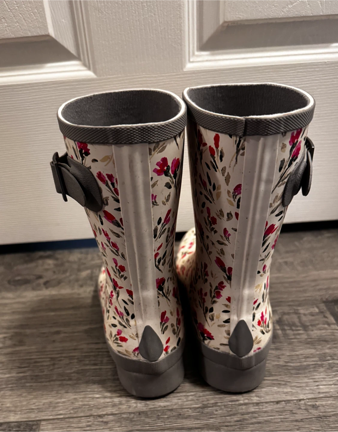 Elements Floral Rain Boots Size 6. Only worn a couple times - photo 2