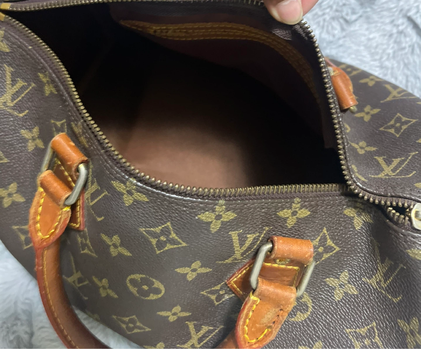 Louis Vuitton Speedy Monogram Handbag - photo 4