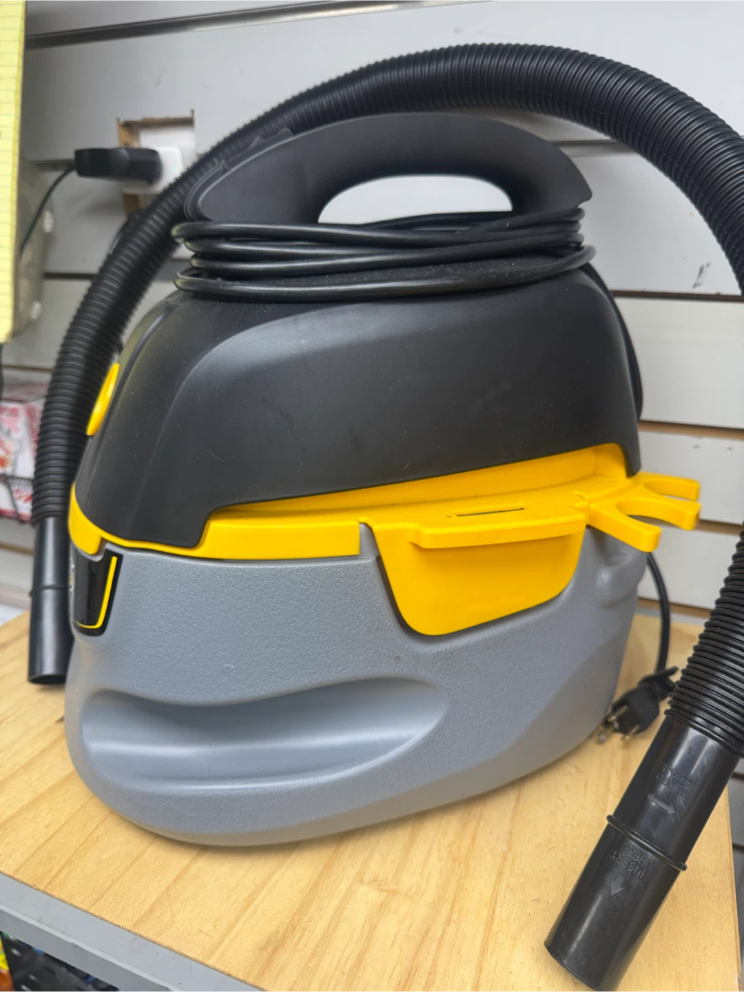 Stinger Wet/Dry Vac Model HD20250 - photo 2