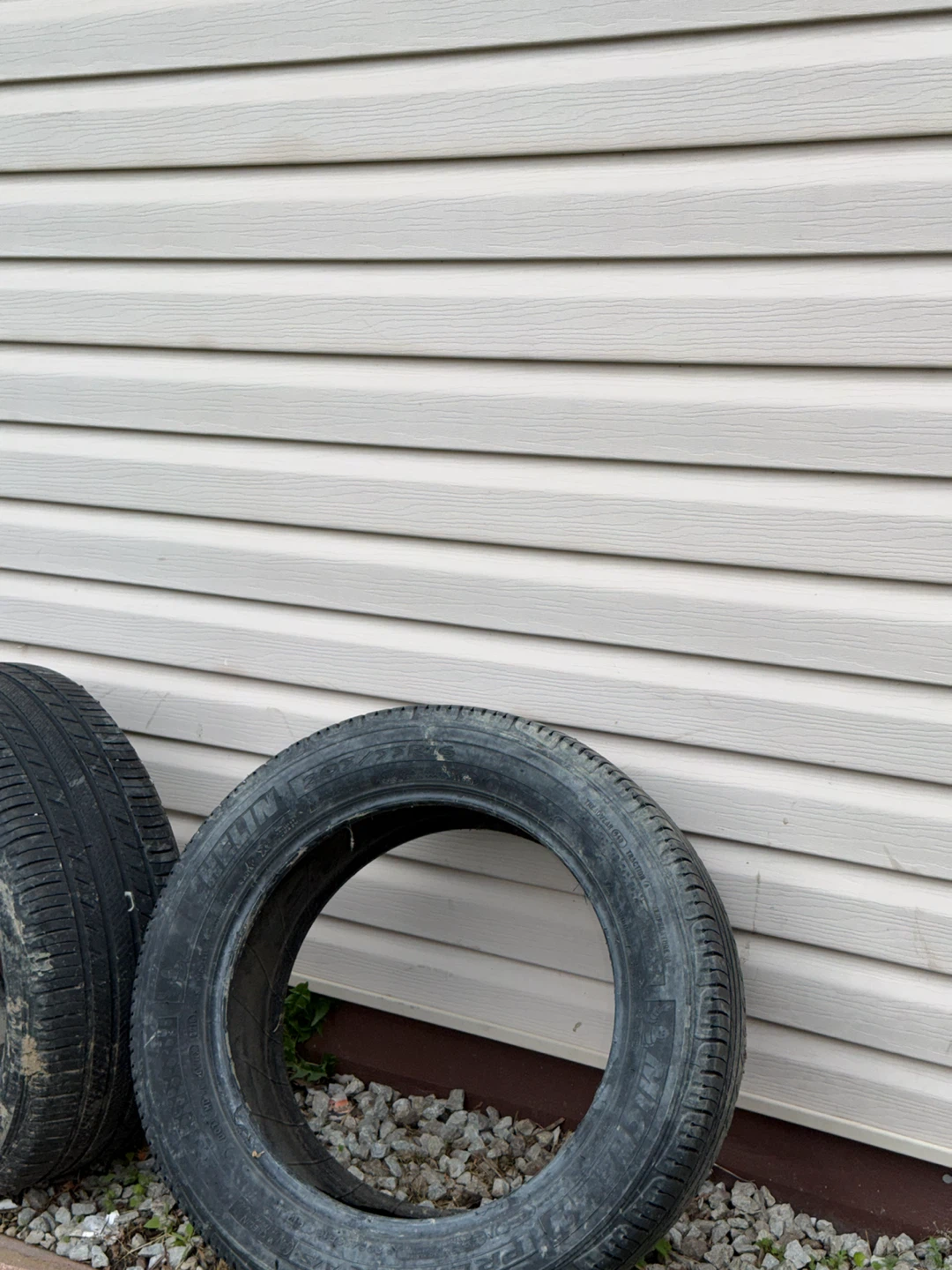 Pair of two Michelin 205/70R16 Tire