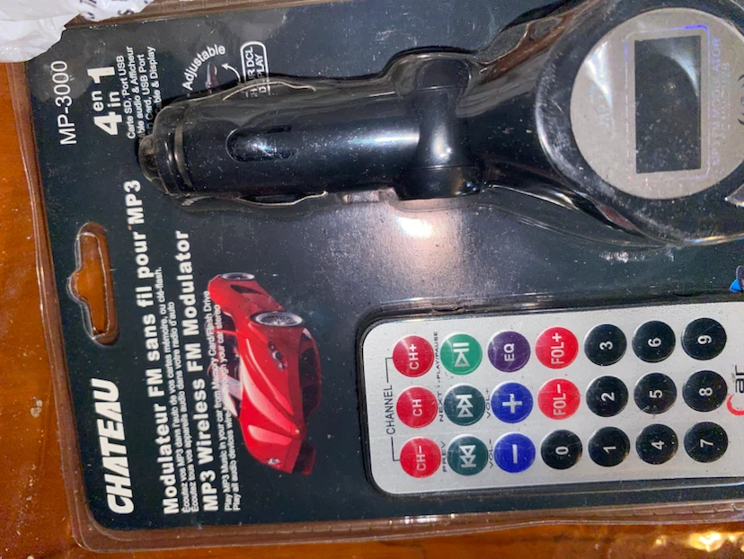 Chateau 4-in-1 MP3 Wireless FM Modulator - photo 2