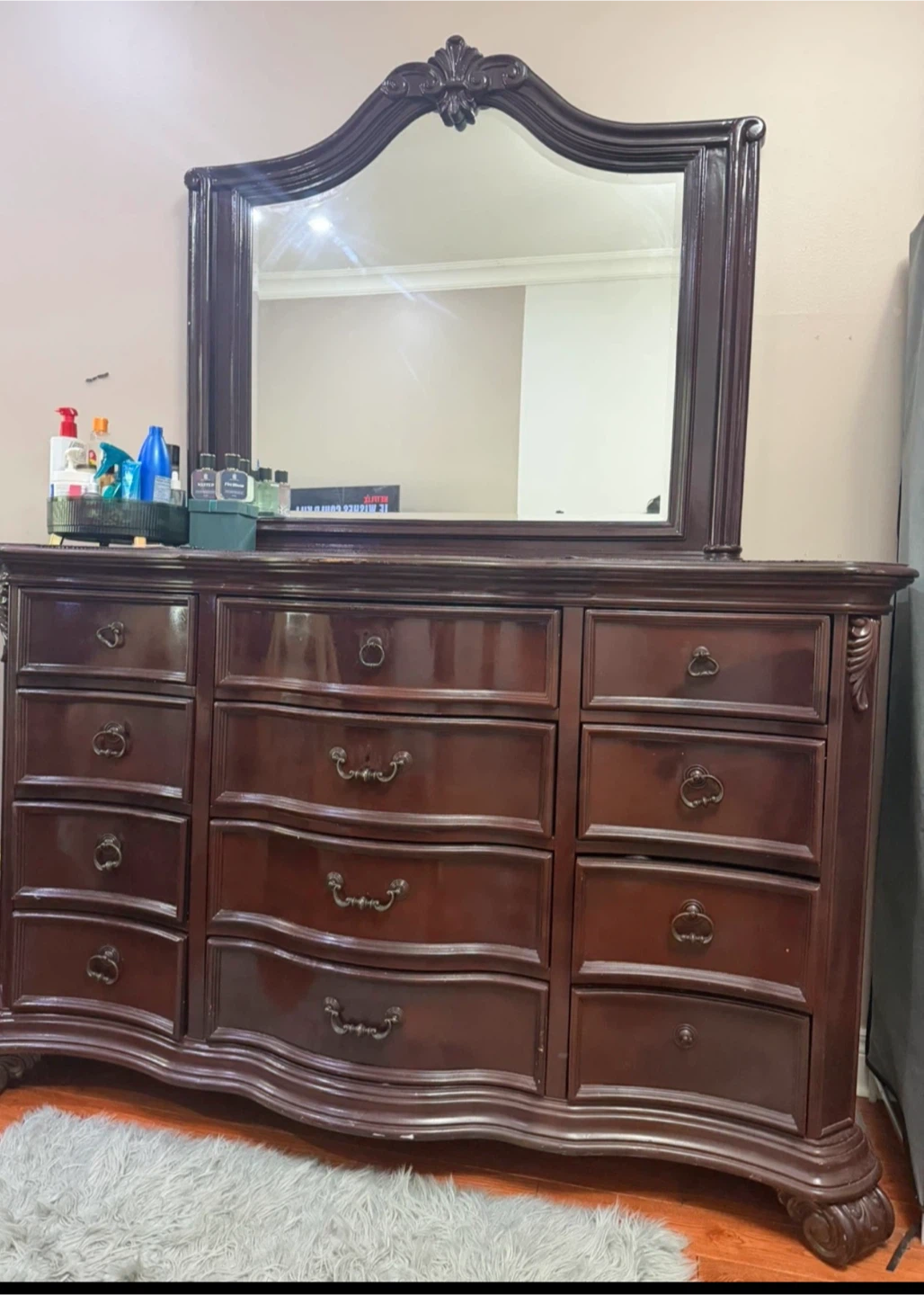 (Urgent moving Sale)Traditional Bedroom Dresser with Mirror - photo 2