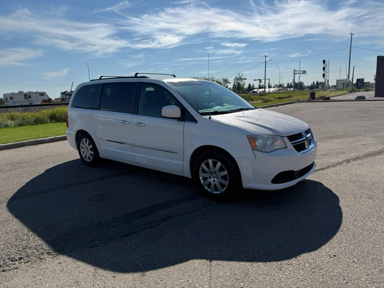 Chrysler Town and Country Minivan - photo 3