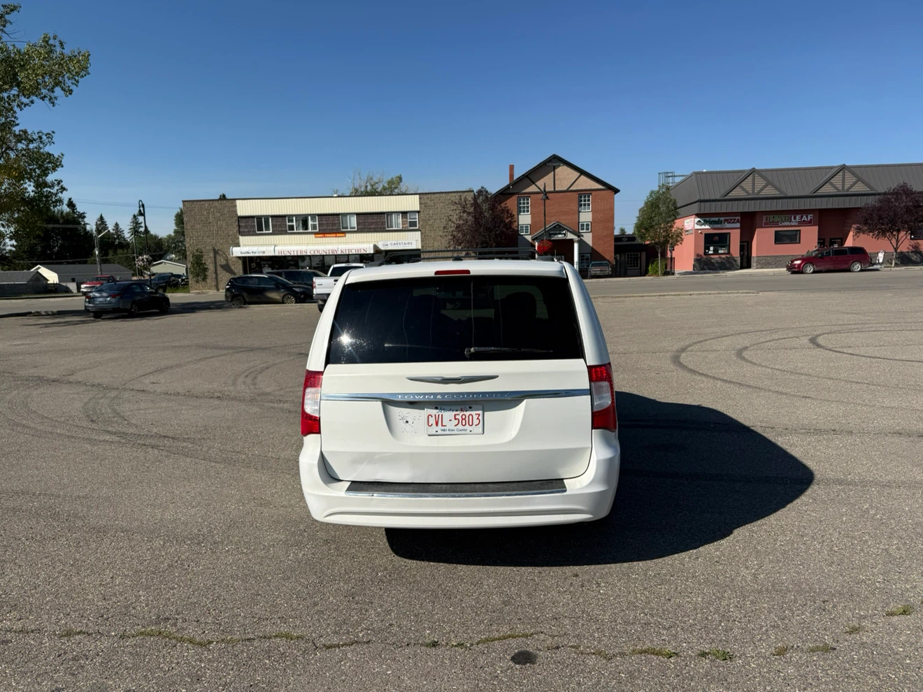 Chrysler Town and Country Minivan - photo 4