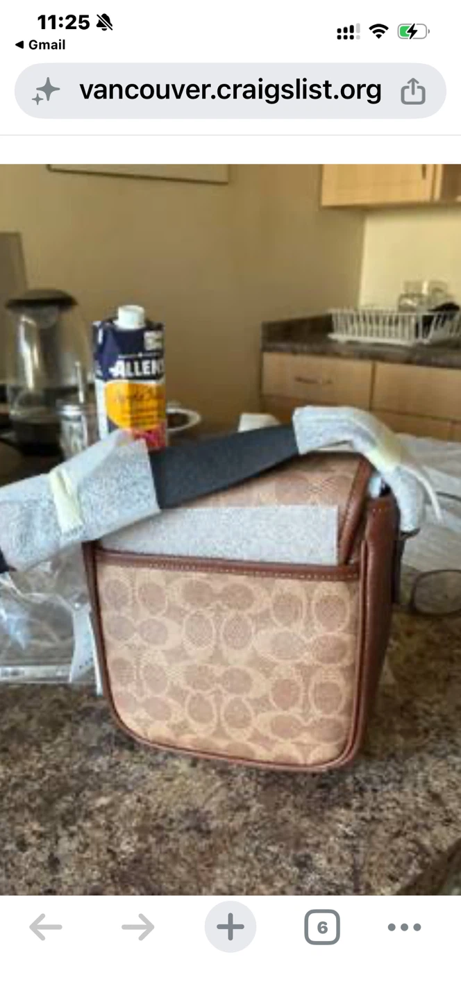 COACH MID SIZE MESSENGER BAG