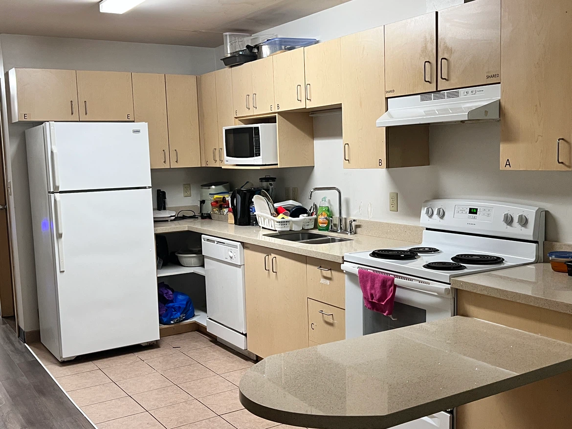 5 Beds 2 Baths Apartment - photo 5