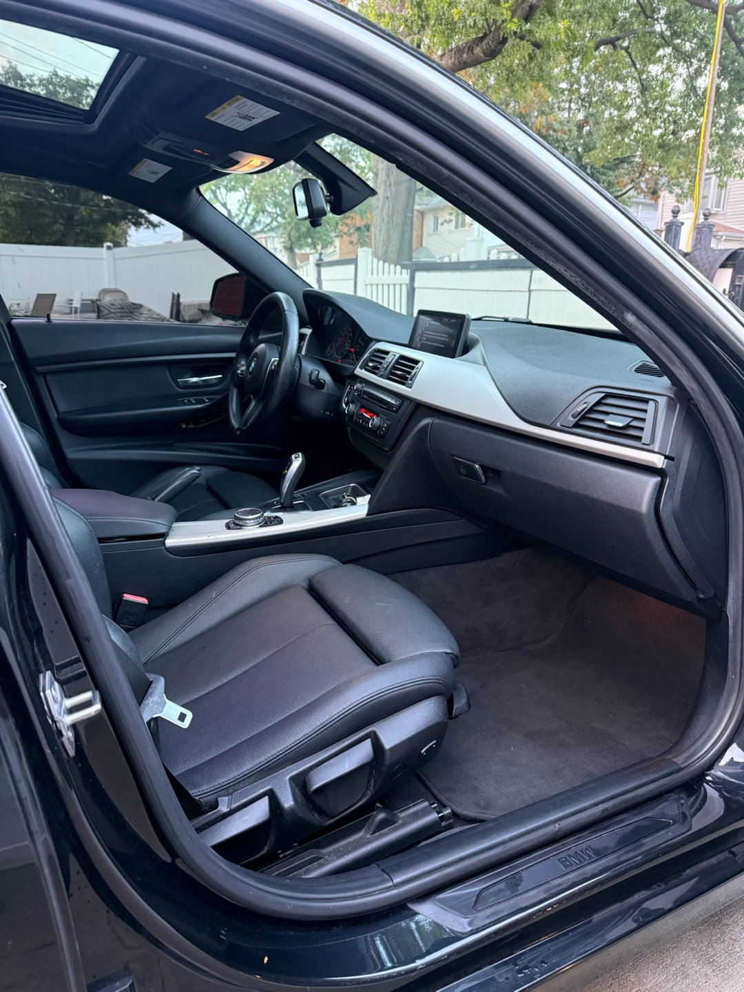 215 BMW 3 Series 320i xdrive sport pkg - photo 3