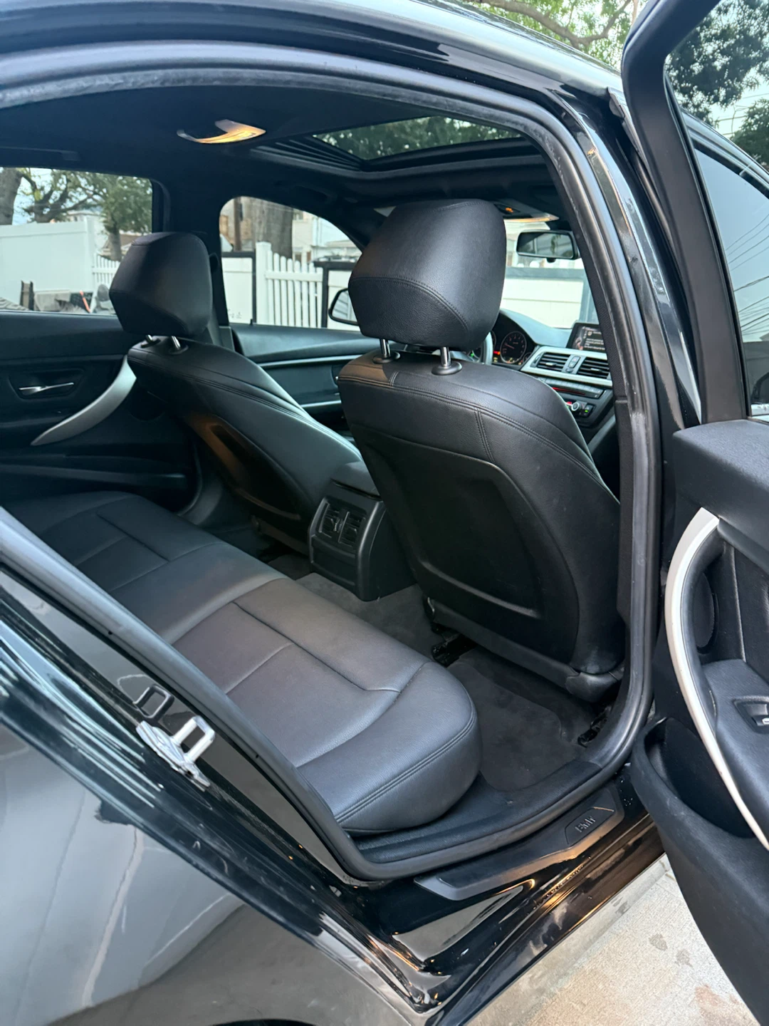 215 BMW 3 Series 320i xdrive sport pkg - photo 5
