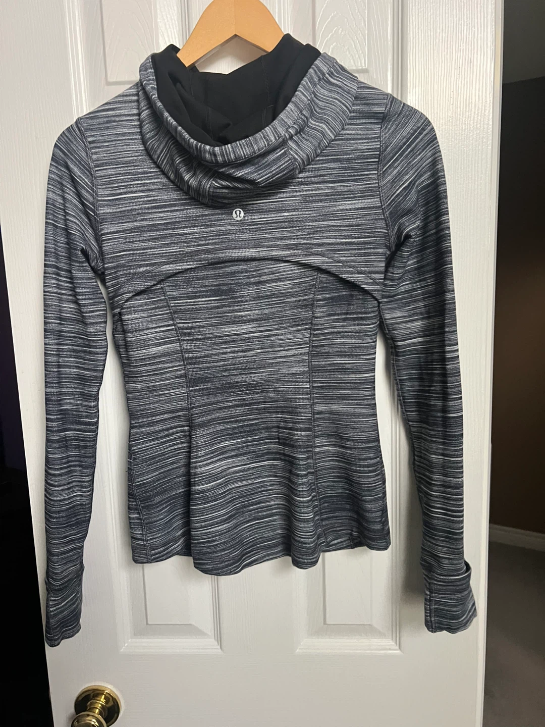 Lululemon Define Hooded Jacket size 6 - photo 2