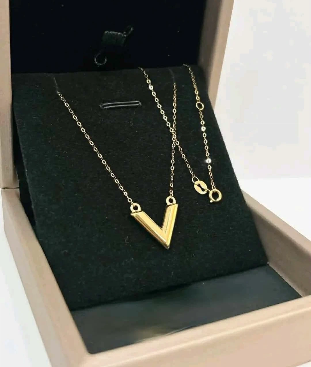 18k Gold V-Necklace