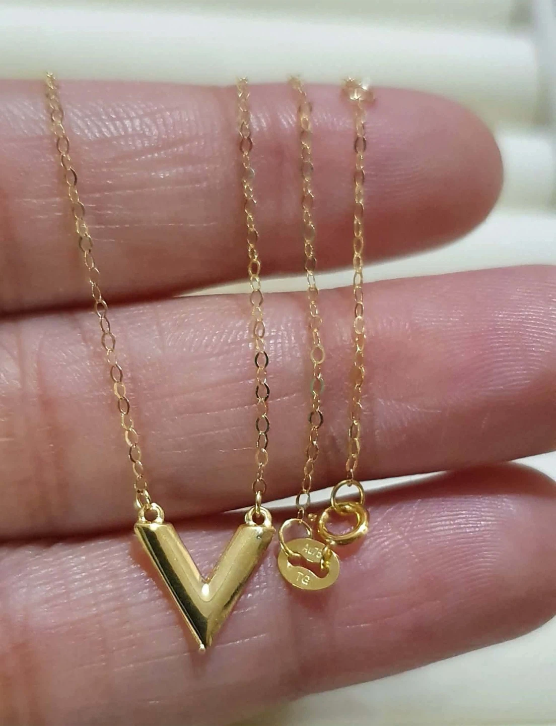 18k Gold V-Necklace - photo 2