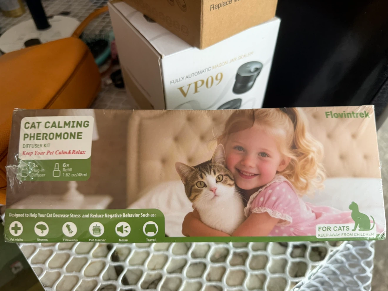 Flovintrek Cat Calming Pheromone Diffuser Kit