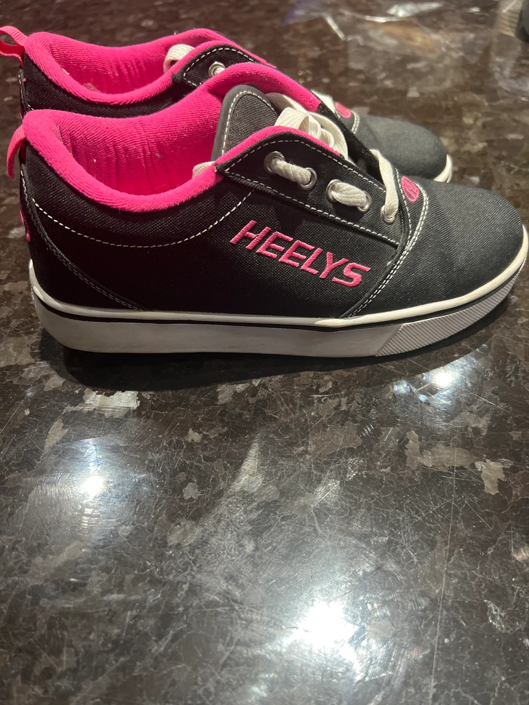 Heelys Black and Pink Roller Shoes - photo 2