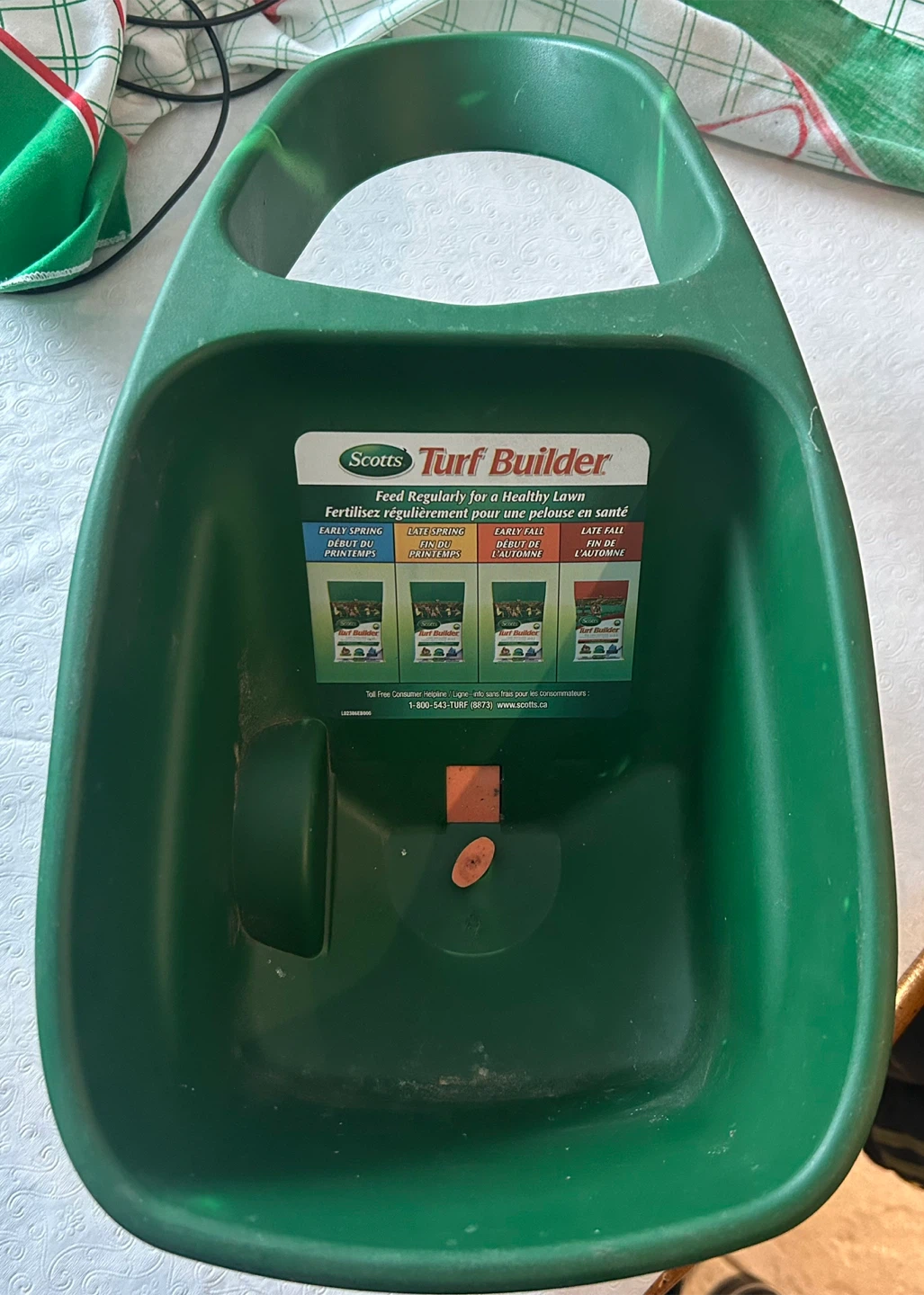 Scotts Handy Green II Hand-Held Spreader - photo 2
