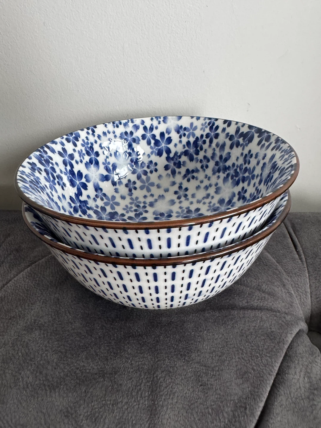 Set of 2 Japanese-style floral ceramic bowls